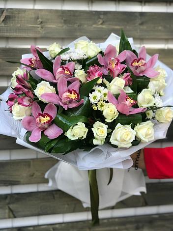 Букет цветов из: Розы и Хризантемы в Никитское