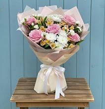 Букет цветов из:  Гвоздики, Орхидеи и Розы #REPLACE_PRED# Никитское