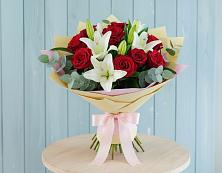 Букет цветов из:  Лилии и Розы в Никитское