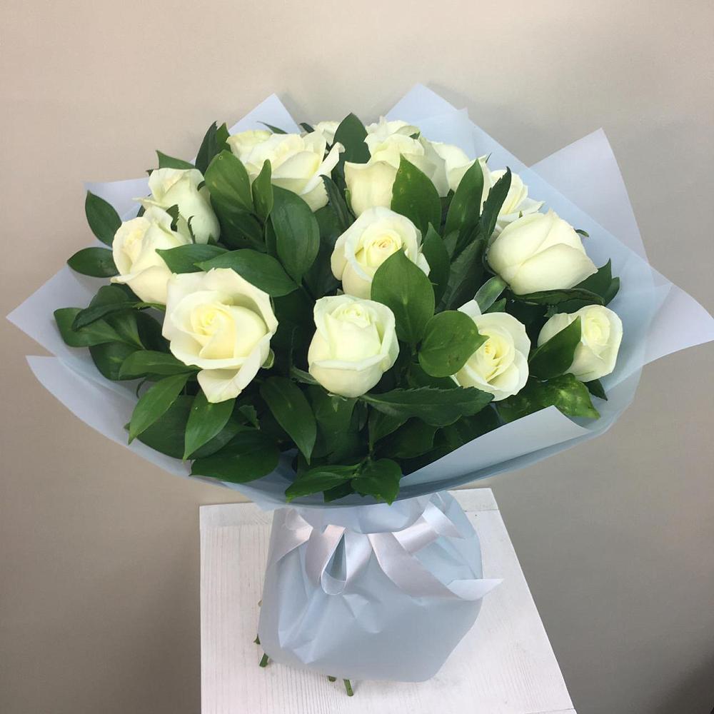 Букет 15 Белых роз Проуд в Никитское