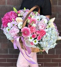 Композиция солнечный день в Никитское Цветочная композиция из Розы, Хризантемы, Пионы и Лизиантусы в корзине в Никитское