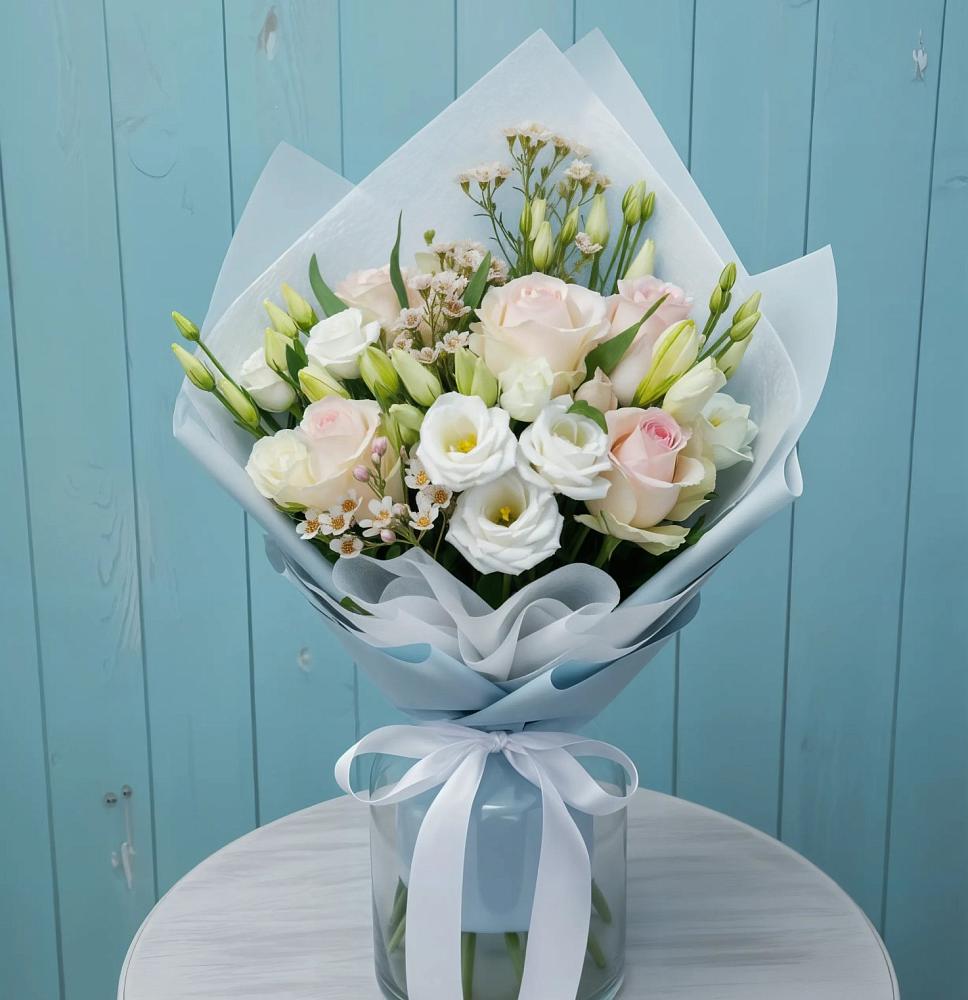 Букет цветов из: Розы и Лизиантусы в Никитское