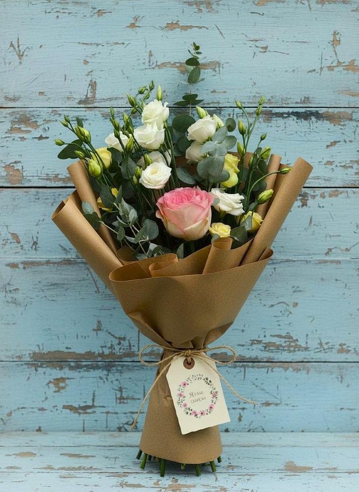 Букет цветов из: Розы и Лизиантусы в Никитское