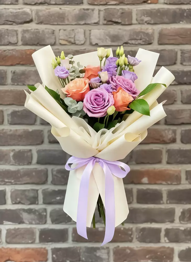 Букет цветов из: Лизиантусы и Розы в Никитское