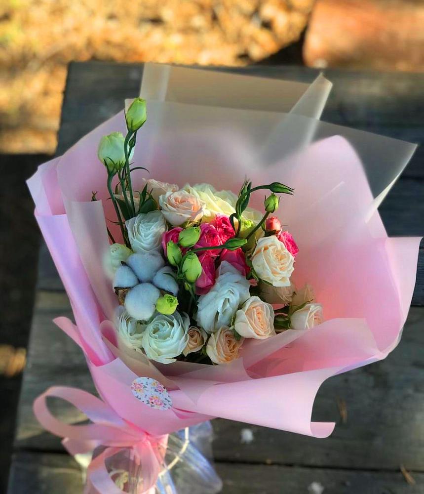 Букет цветов из: Розы и Лизиантусы в Никитское