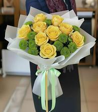 Букет цветов из:  Хризантемы и Розы в Никитское