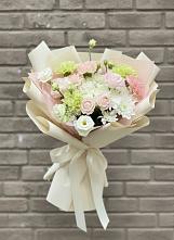 Букет цветов из:  Гвоздики, Розы, Лизиантусы и Хризантемы #REPLACE_PRED# Никитское