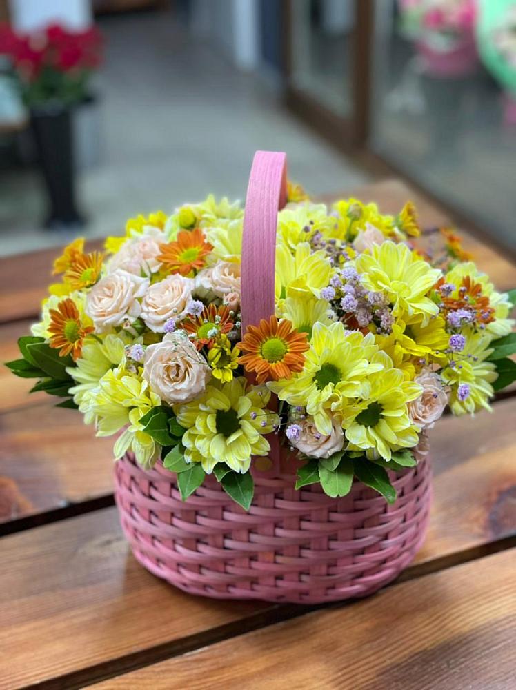 Цветочная композиция из Хризантемы и Розы в корзине в Никитское