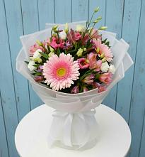 Букет цветов из:  Герберы, Альстромерии и Лизиантусы #REPLACE_PRED# Никитское