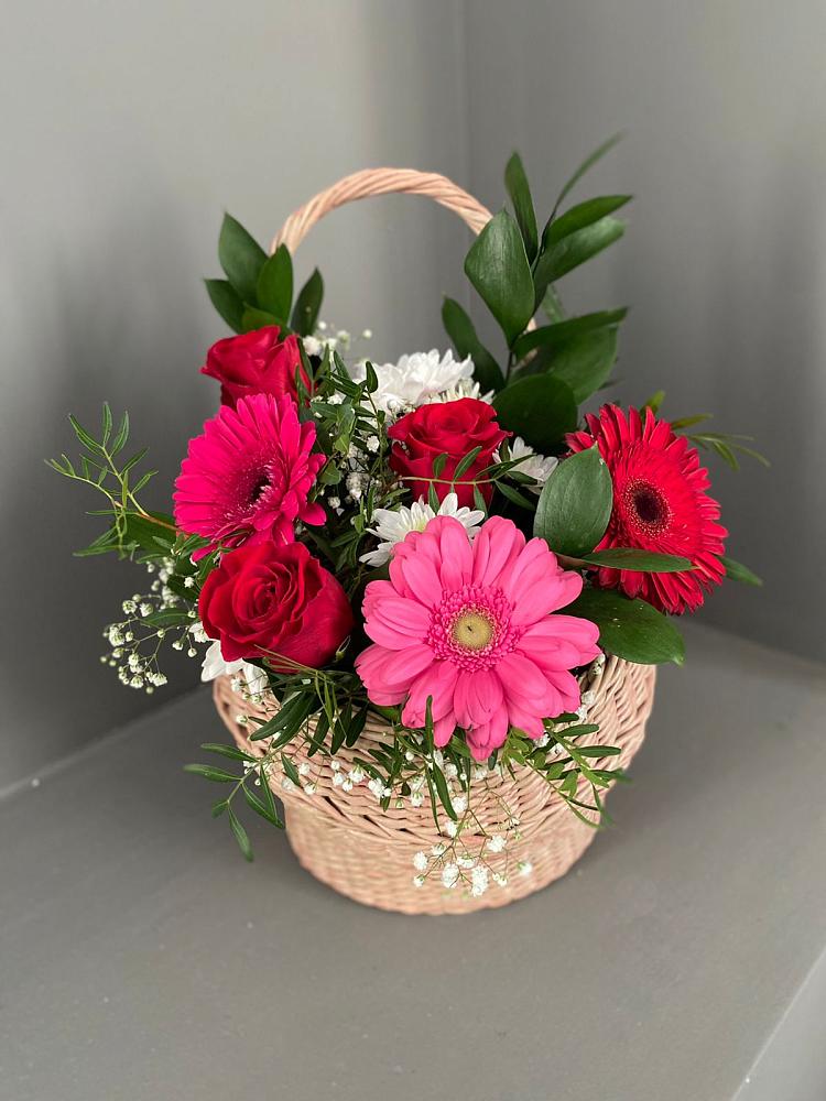 Цветочная композиция из Розы, Хризантемы и Герберы в корзине в Никитское