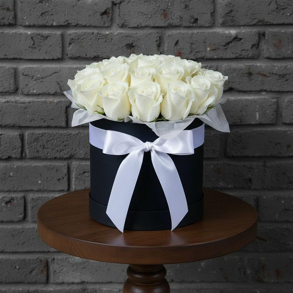 Цветочная композиция из Розы в шляпной коробке в Никитское