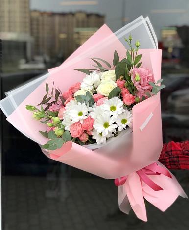Букет цветов из: Розы, Лизиантусы и Хризантемы в Никитское