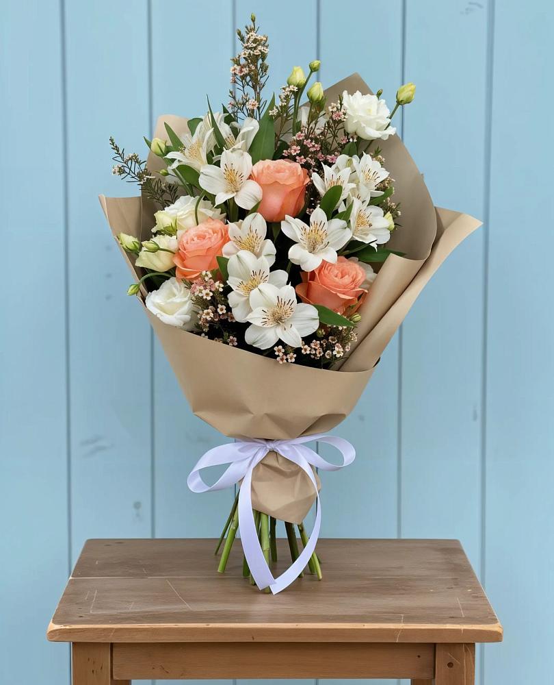 Букет цветов из: Альстромерии, Лизиантусы, Розы и Хризантемы в Никитское