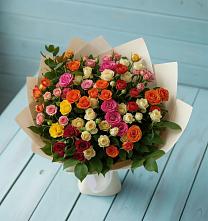Букет Микс из разноцветных кустовых роз в Никитское