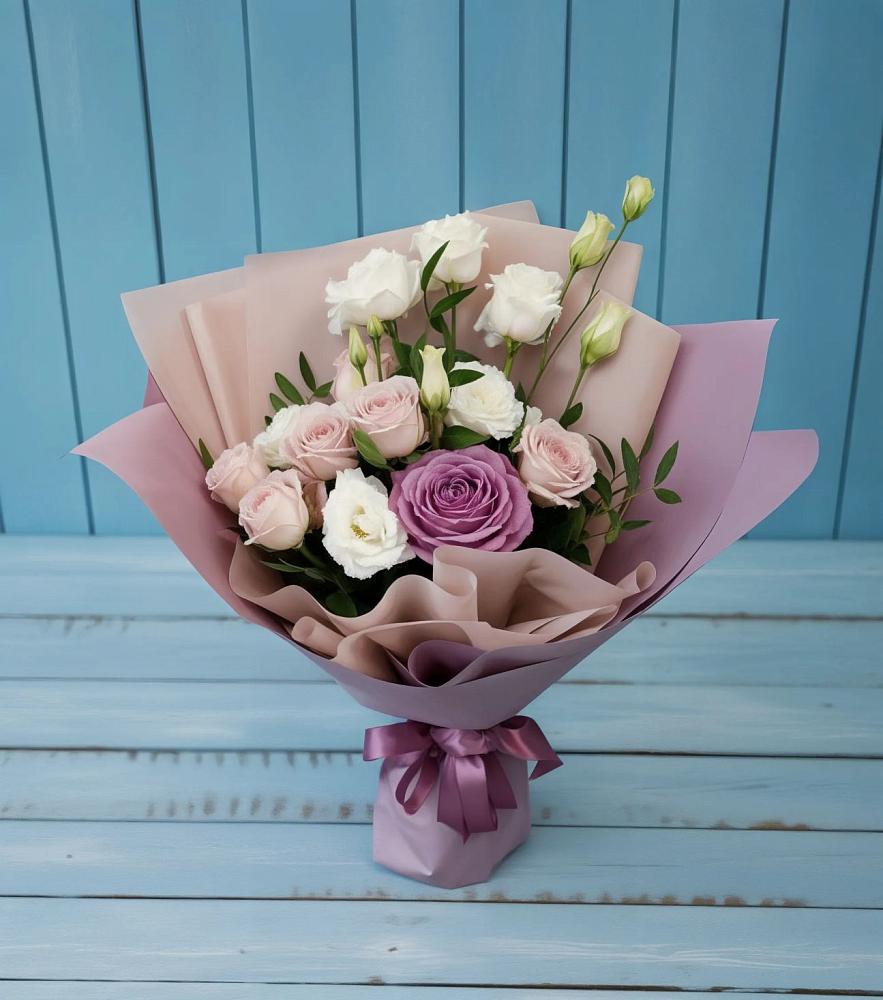 Букет цветов из: Розы и Лизиантусы в Никитское